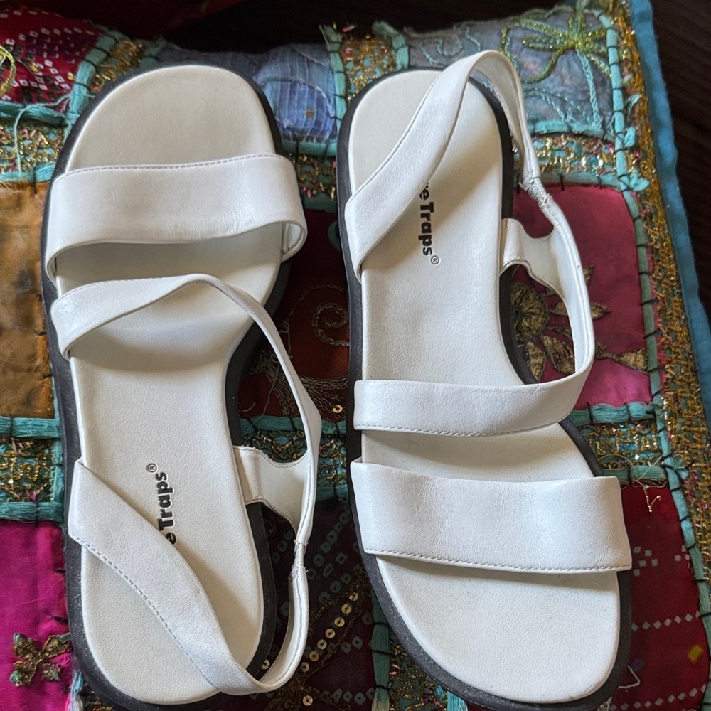 NWOT LEATHER BARE TRAPS White Strappy Sandals